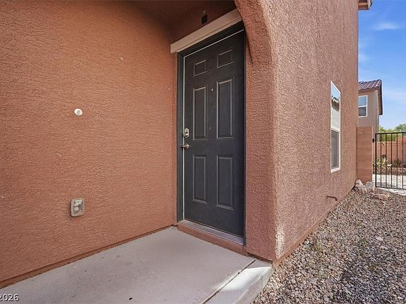 3rd image of 7129 Town Forest Ave