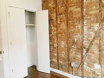 Rented by aptsandlofts.com