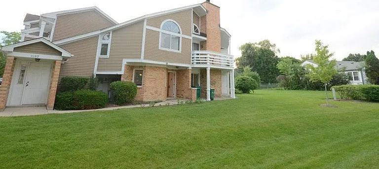 1050 Courtland Dr — Photo 2