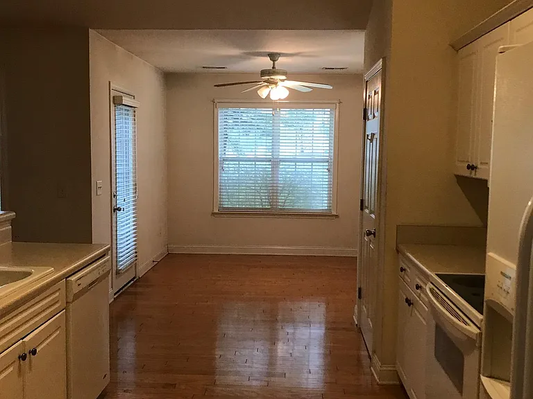 111 Grasmere Ct — Photo 6