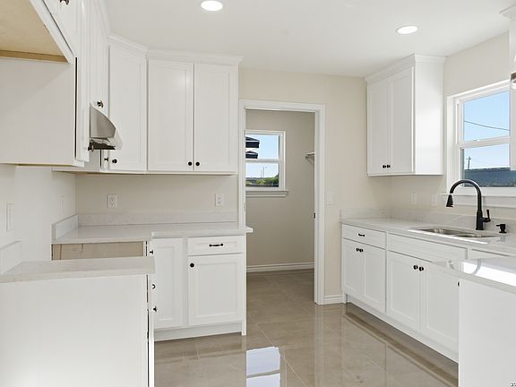 5th image of 1090 Kifuri Street