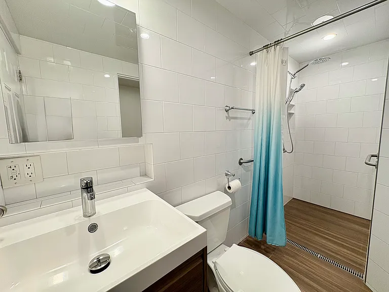 16006 Bassett St — Photo 8