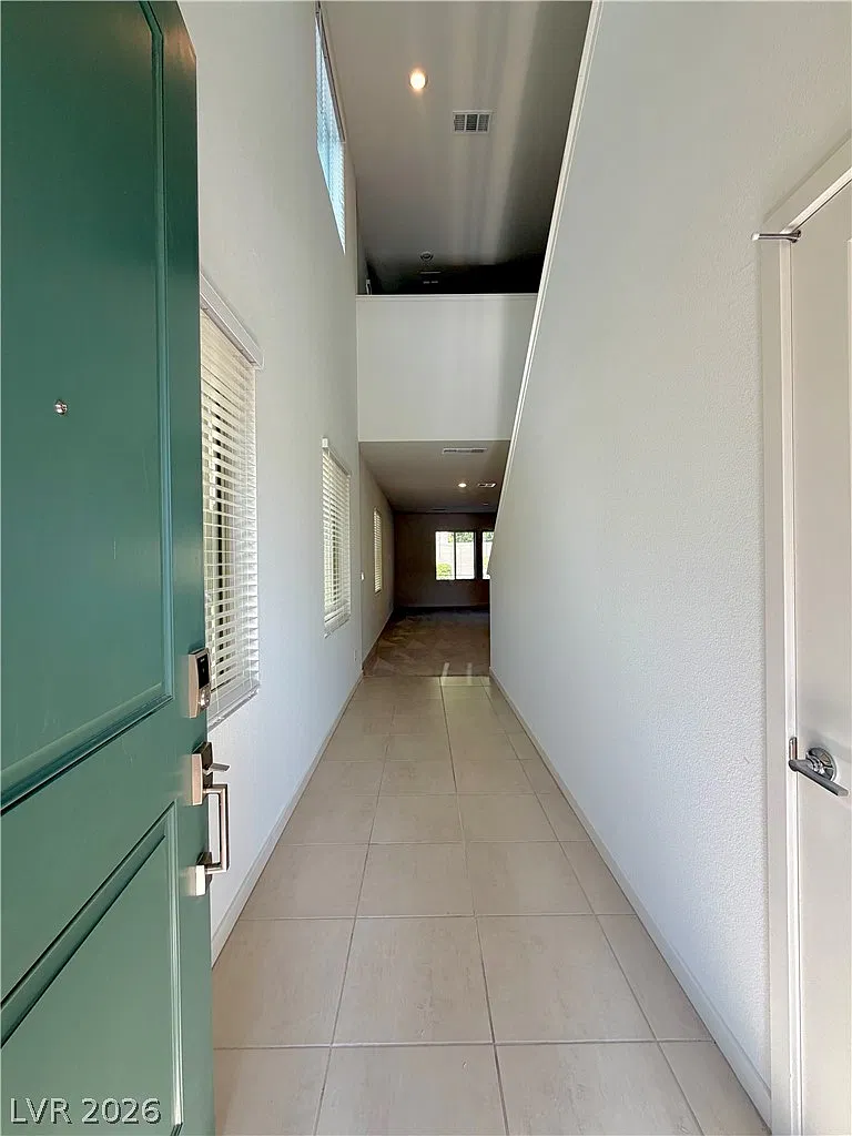 4 bed, 3.0 bath, 2451 sqft, $2,295 — Photo 3