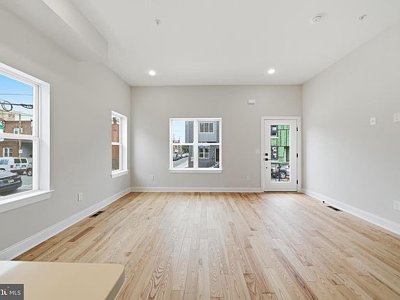 4th image of 1826 S 22nd St #B
