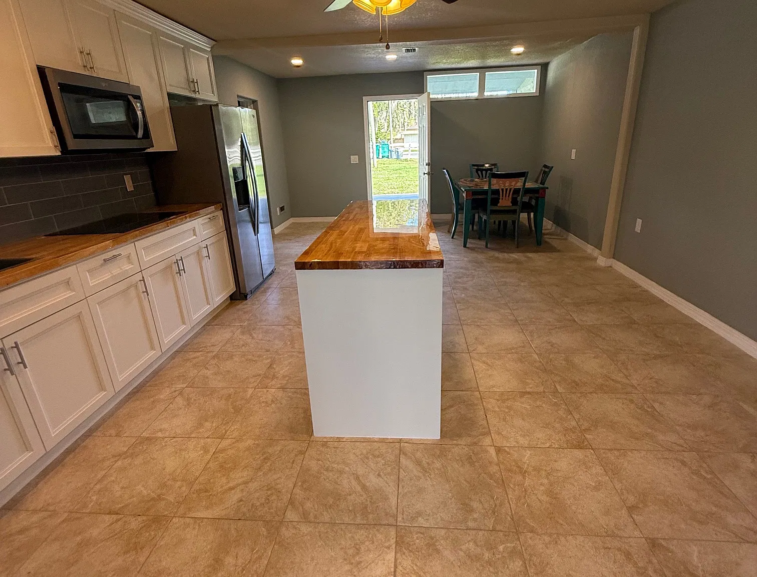 1 bed, 936 sqft, $1,800 — Photo 3