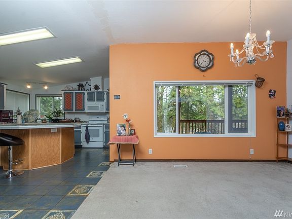 4th image of 248 Deer Park Ln