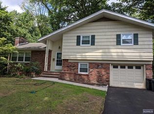 21 Waibel Dr, Allendale, NJ 07401
