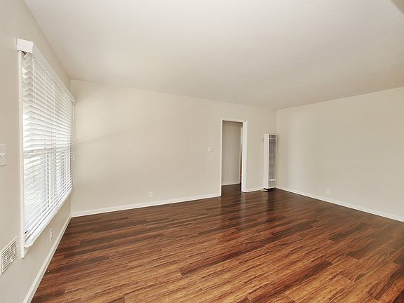 3rd image of 236 W 121st St