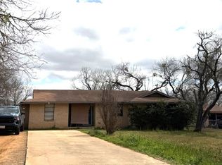 347 Country Acres Dr, Seguin, TX 78155