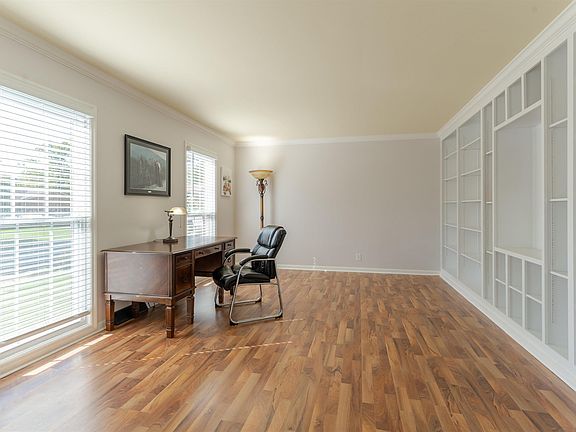 3rd image of 3824 Eastbrooke Dr