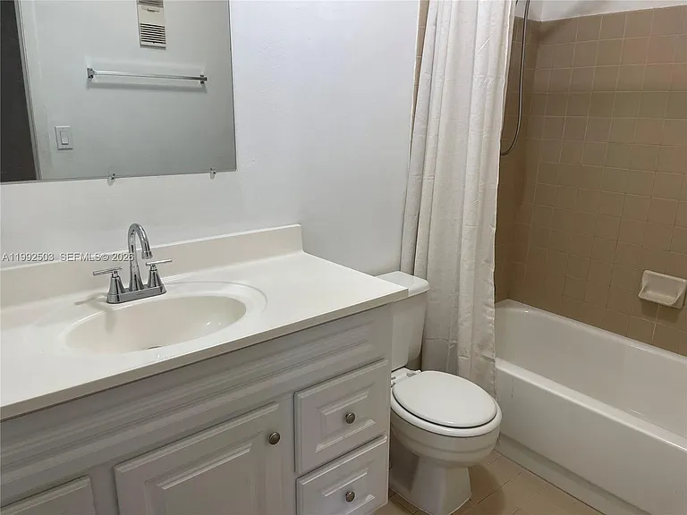 819 NE 199th St #6-205 — Photo 13