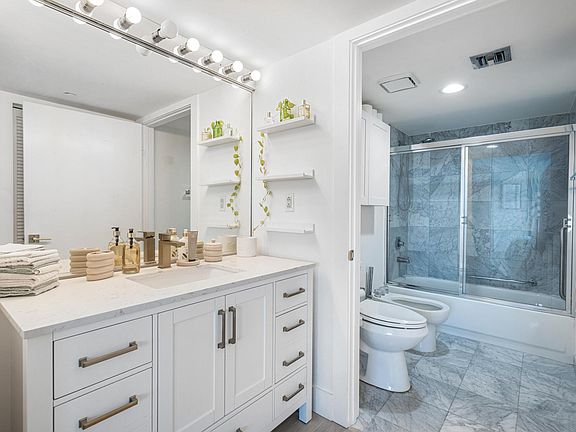 4th image of 3411 Indian Creek Dr Penthouse 1
