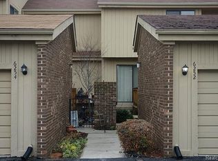 6252 Potomac Cir, West Bloomfield, MI 48322
