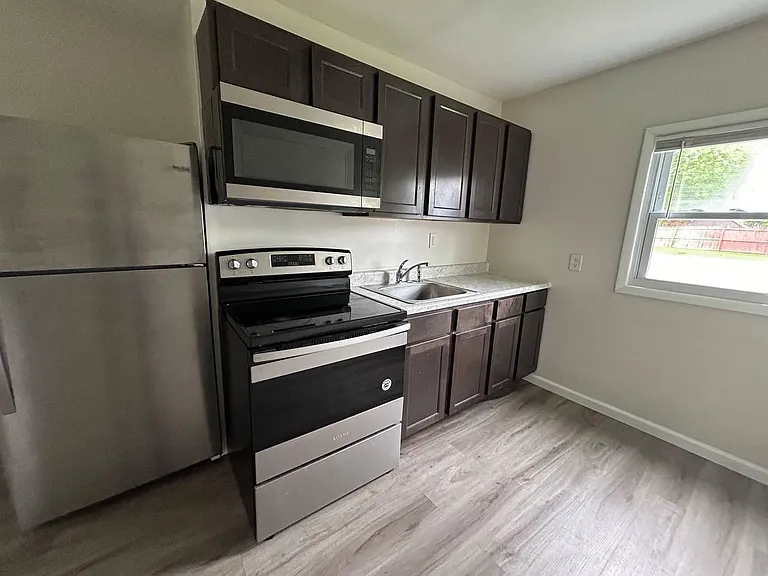 16 Lake St #2C — Photo 7