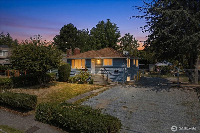 2nd image of 4424 S Holly Street