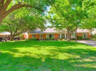 1718 Drakestone Ave, Nichols Hills, OK 73120