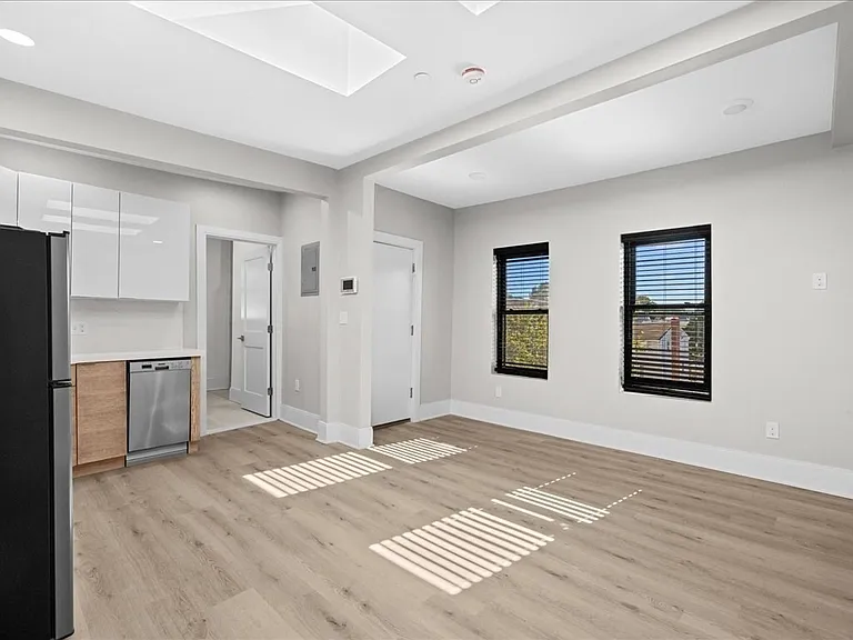 87-89 Malden St #302 — Photo 5