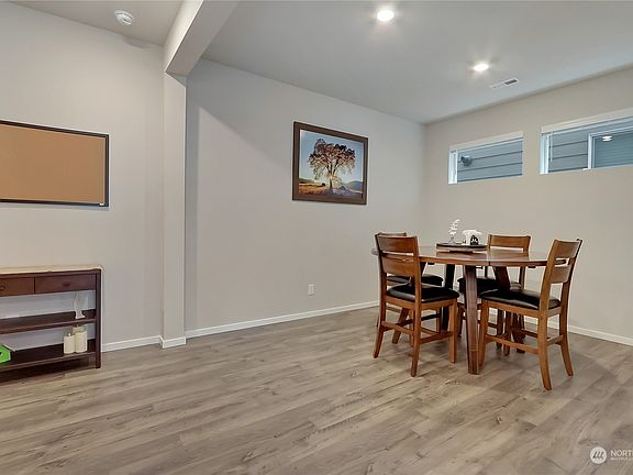 5th image of 18412 111th Avenue E