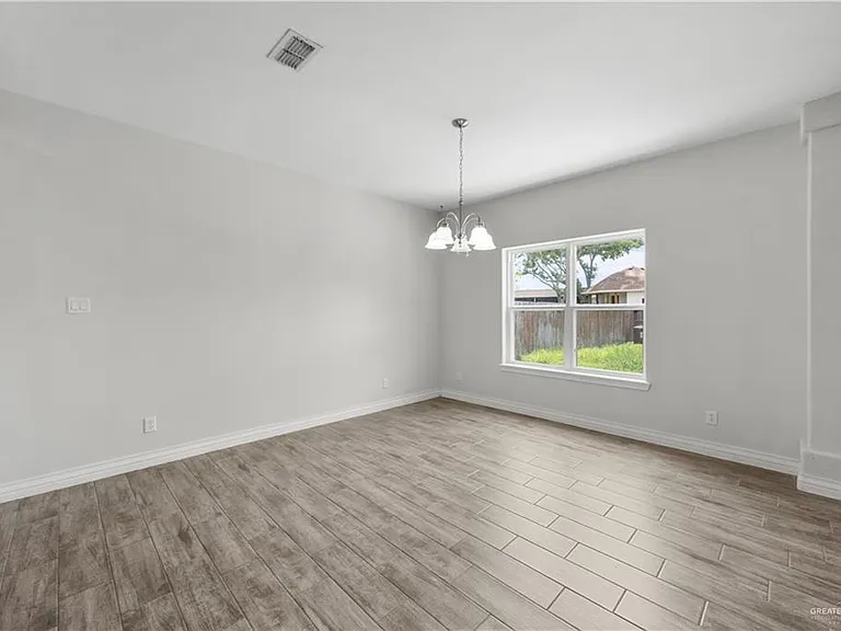 2711 Leslie St — Photo 3