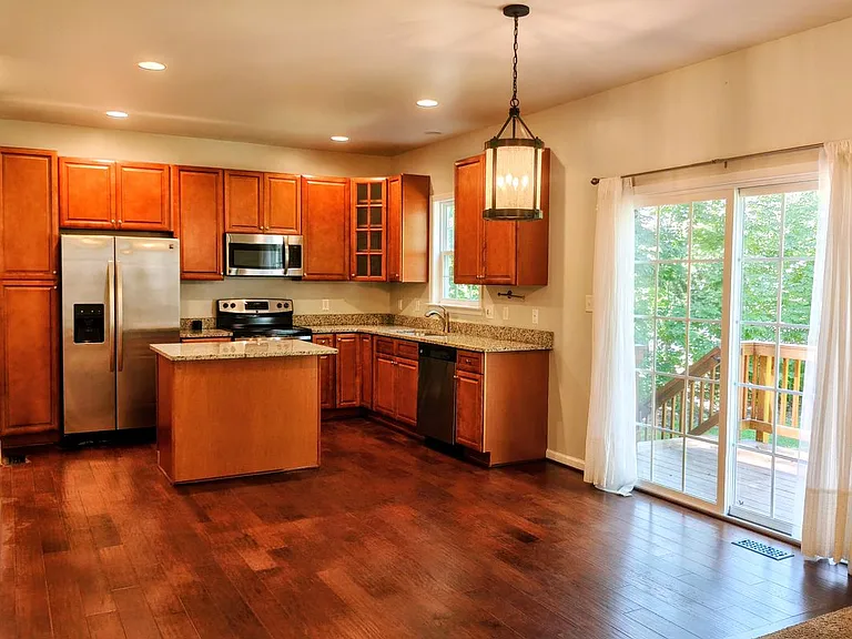 2913 Lakeview Pkwy — Photo 6