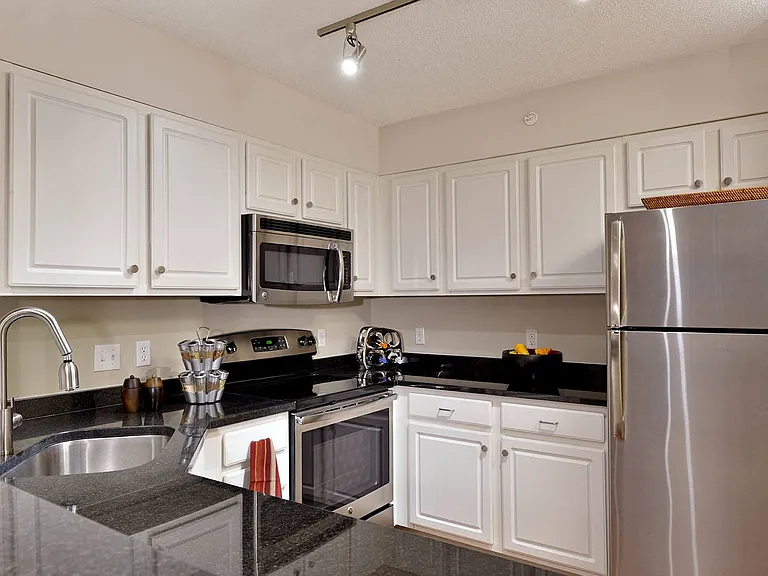The Metro Apartments — Photo 5