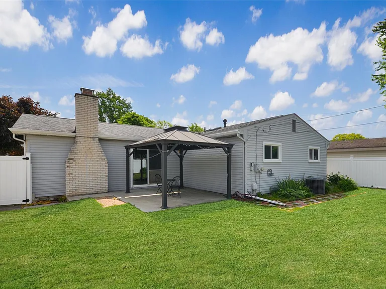 37653 Longacre Dr — Photo 32