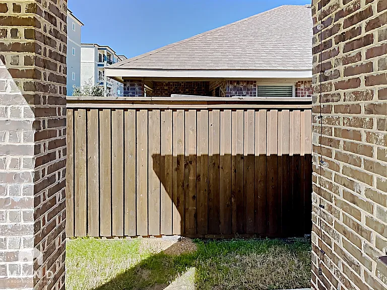 2436 Dolostone Dr — Photo 24