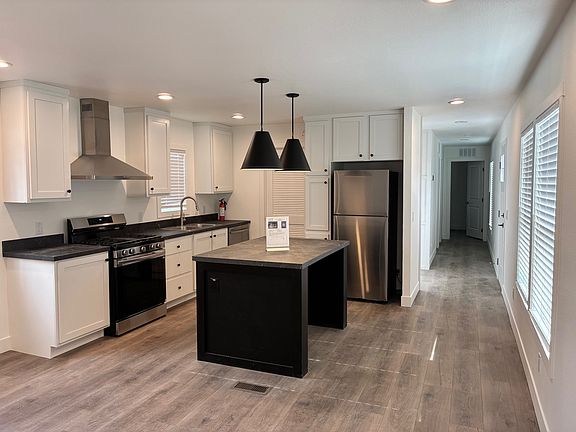 3rd image of 1890 W Desert Broom Ln