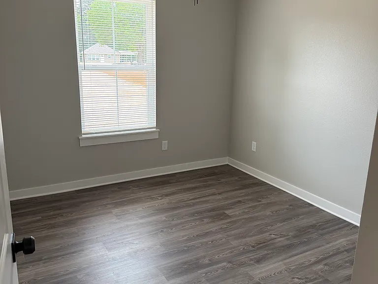 16718 FM 16 E #16706 — Photo 8
