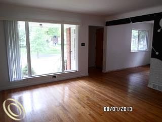 4th image of 11028 Blackburn St