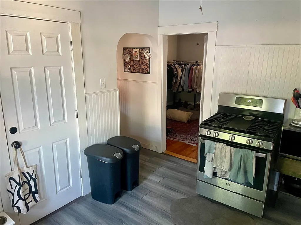 3 bed, 1.0 bath, 1000 sqft, $3,350 — Photo 4