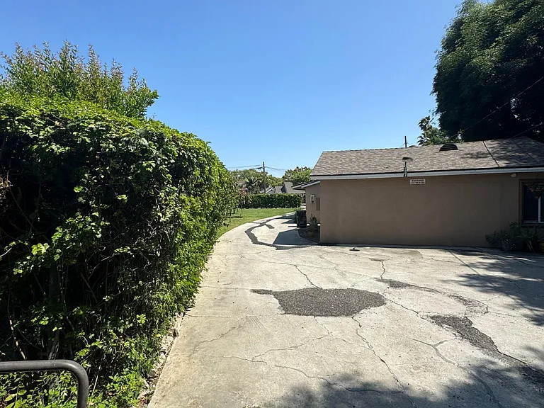 8333 S Comstock Ave #2 — Photo 8