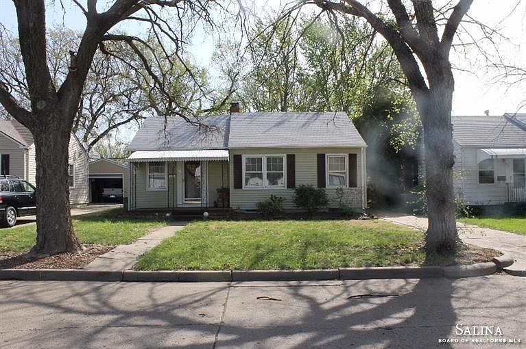 1st image of 881 S. 11th St.