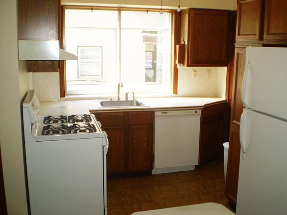 4th image of 79 Ackley Ave