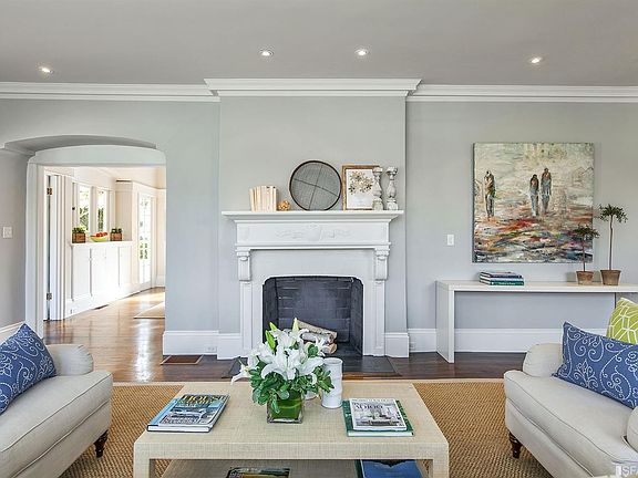 5th image of 201 San Fernando Way