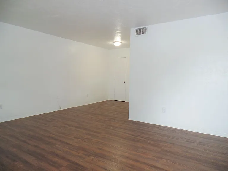 1260 70th St N #3 — Photo 2