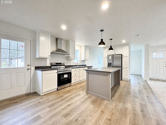 5th image of 34725 Neptune Ct