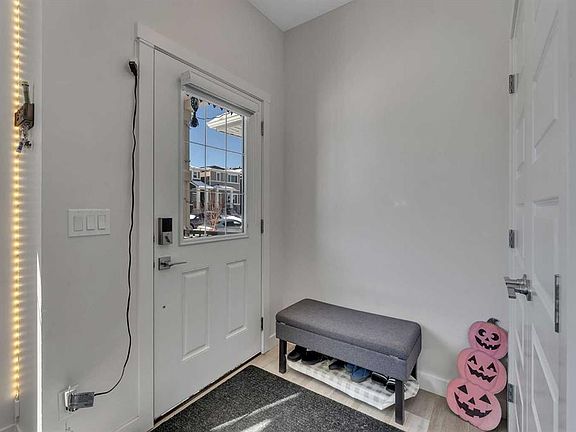 3rd image of 726 W Bayview Hl SW