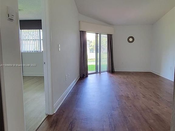 5th image of 9851 Nob Hill Ct