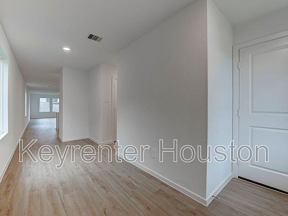 3rd image of 14990 N Ascot Bend Cir