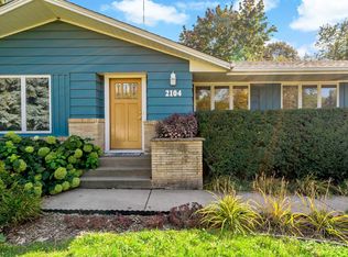 2104 Rosewood Ln S, Roseville, MN 55113