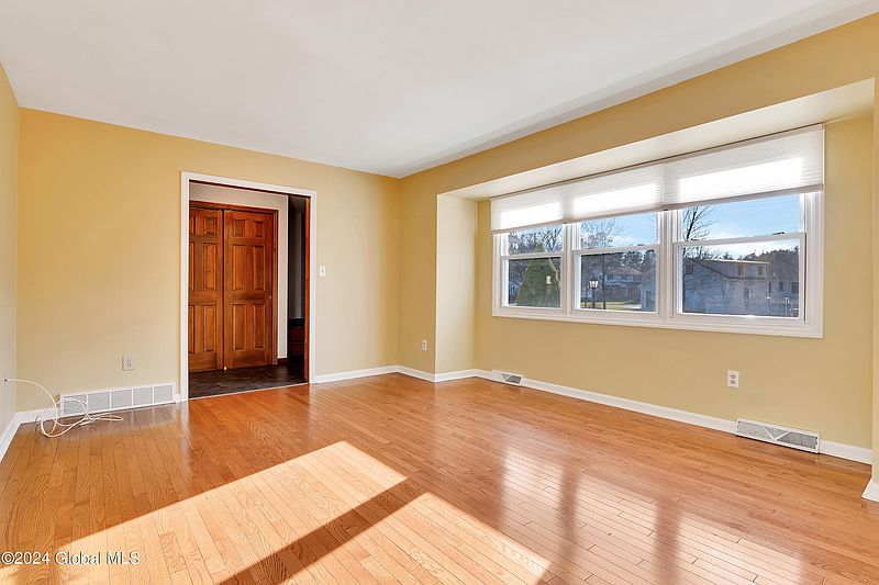 5th image of 87 Longmeadow Drive