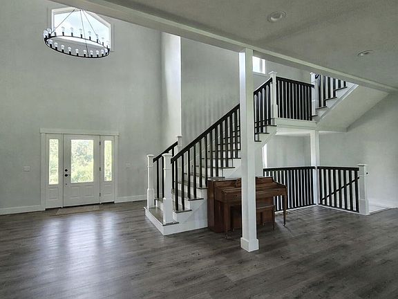 2nd image of 2252 Applegrove St NE