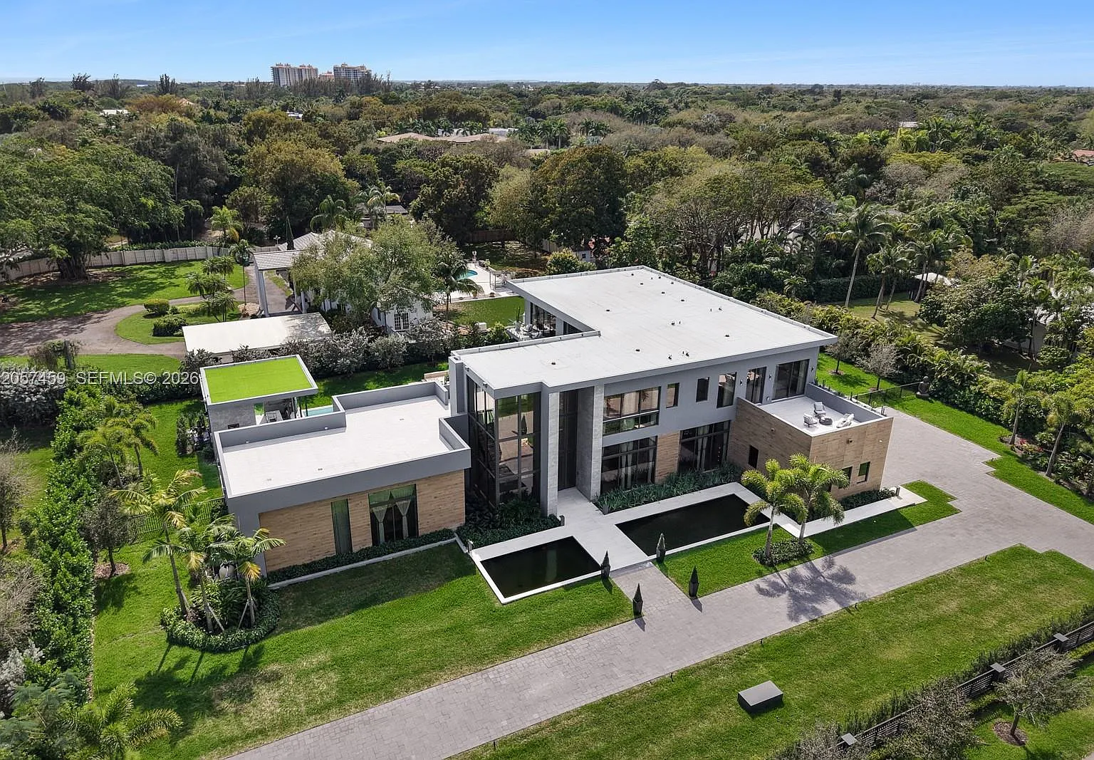 8 bed, 8.5 bath, 9532 sqft, $65,000 — Photo 2