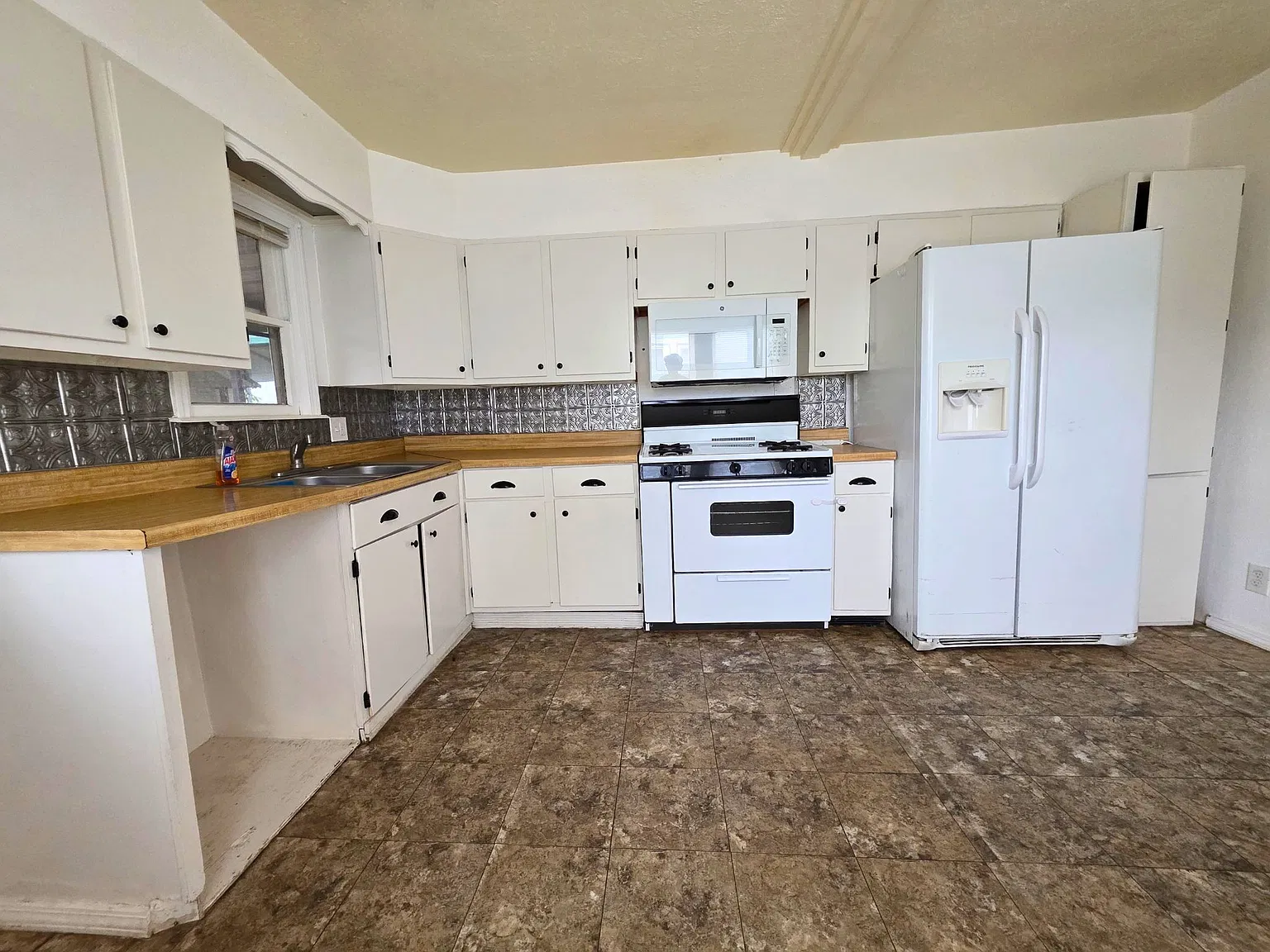 3 bed, 840 sqft, $1,650 — Photo 3