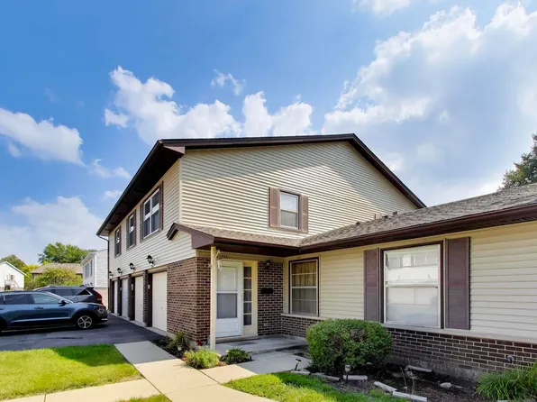 758 Moore Dr #758, Elk Grove Village, IL 60007