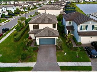 6111 Bluestar Ct, Lakewood Ranch, FL 34211