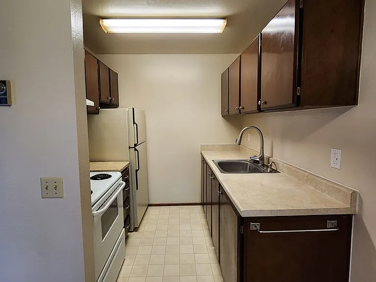 Alpha Park Apartments — Photo 13