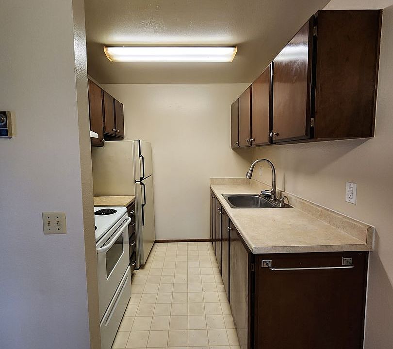 1st image of 14519-14535 S C St #1