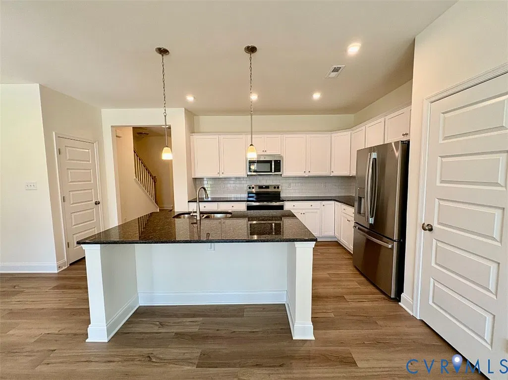 3 bed, 2.5 bath, 1685 sqft, $2,600 — Photo 3